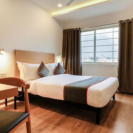 Super Townhouse The Landmark Indore Exterior photo