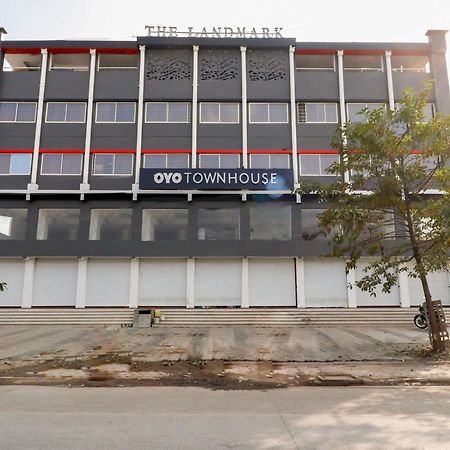 Super Townhouse The Landmark Indore Exterior photo