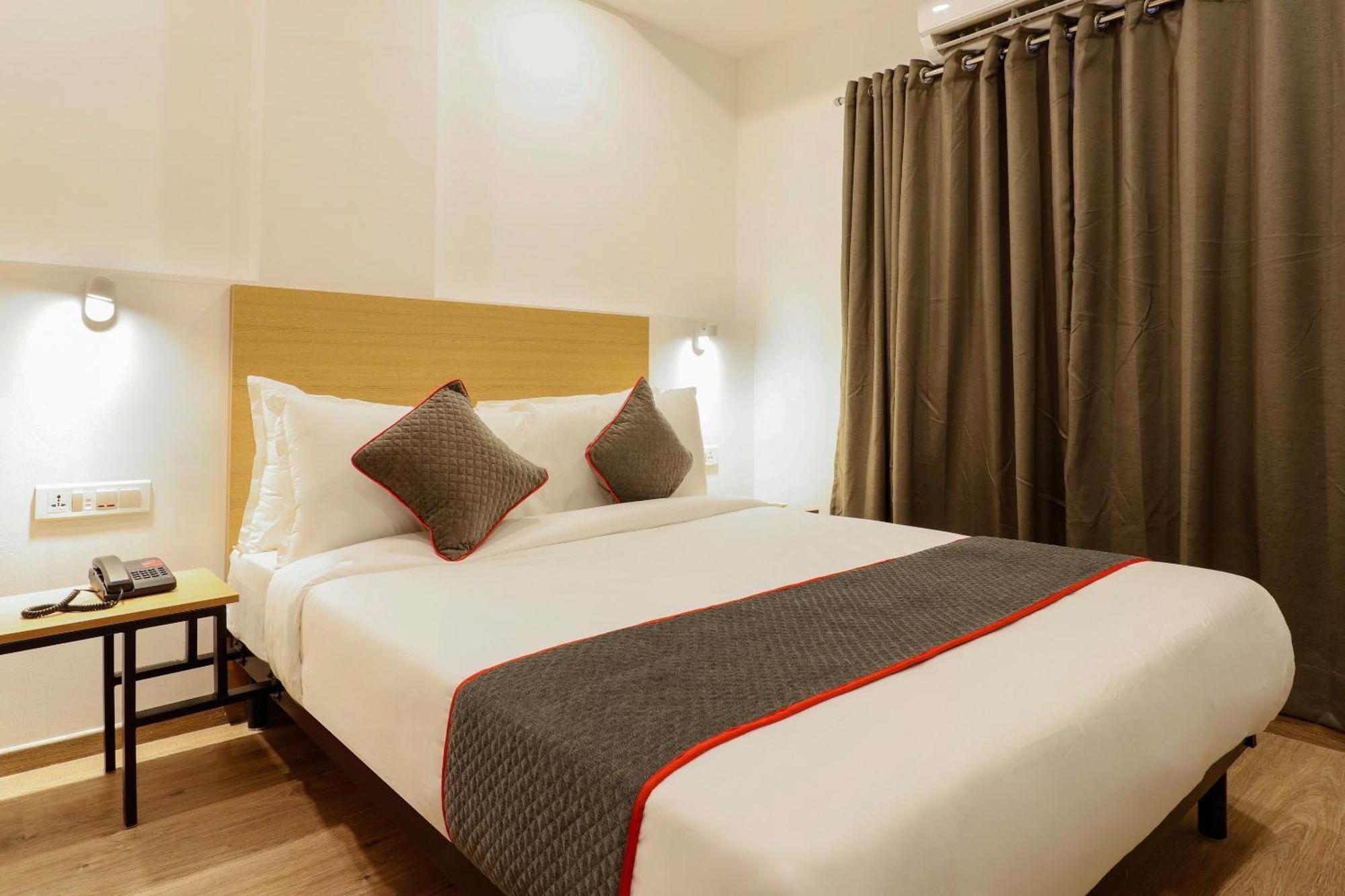 Super Townhouse The Landmark Indore Exterior photo