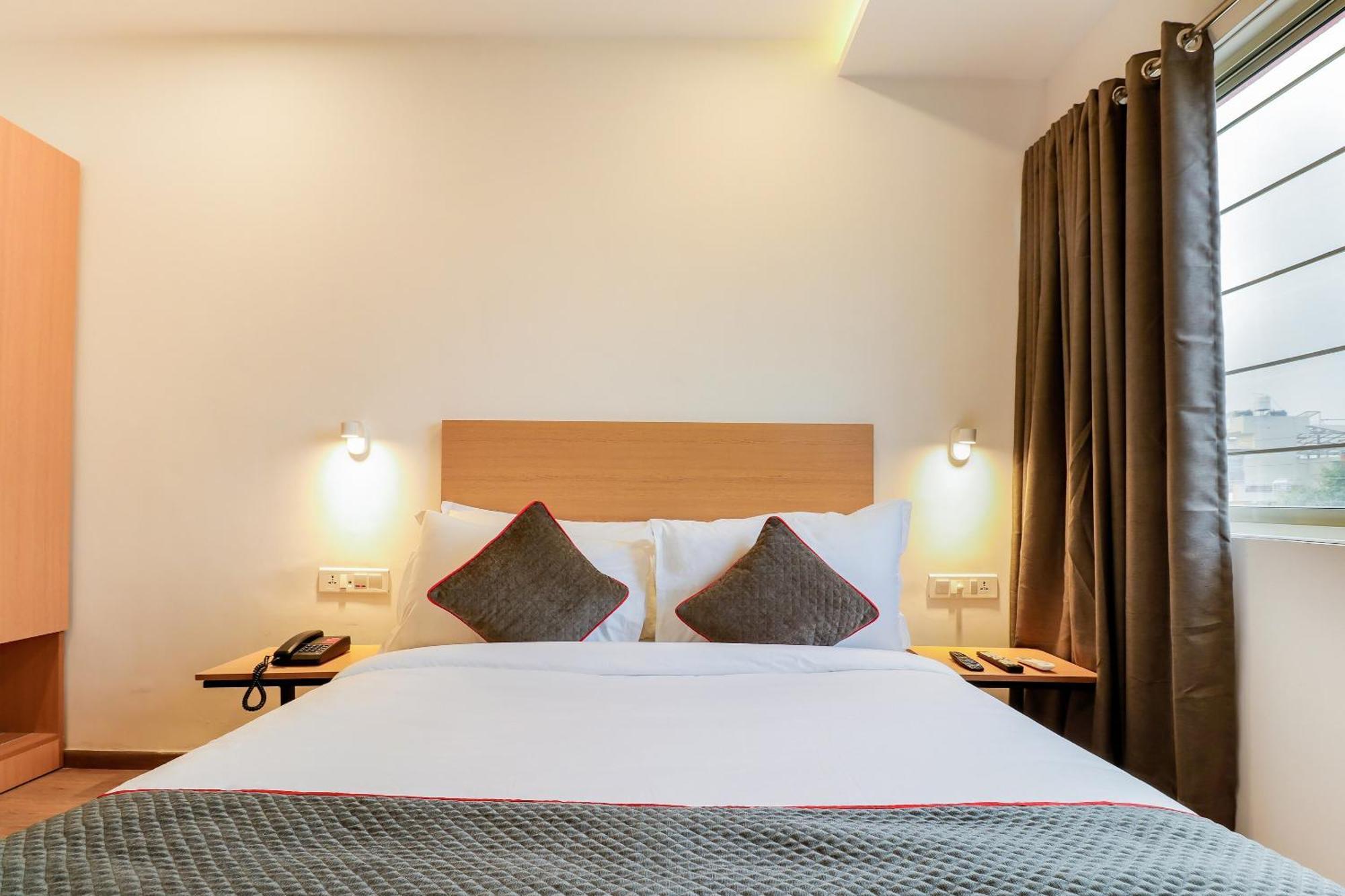 Super Townhouse The Landmark Indore Exterior photo