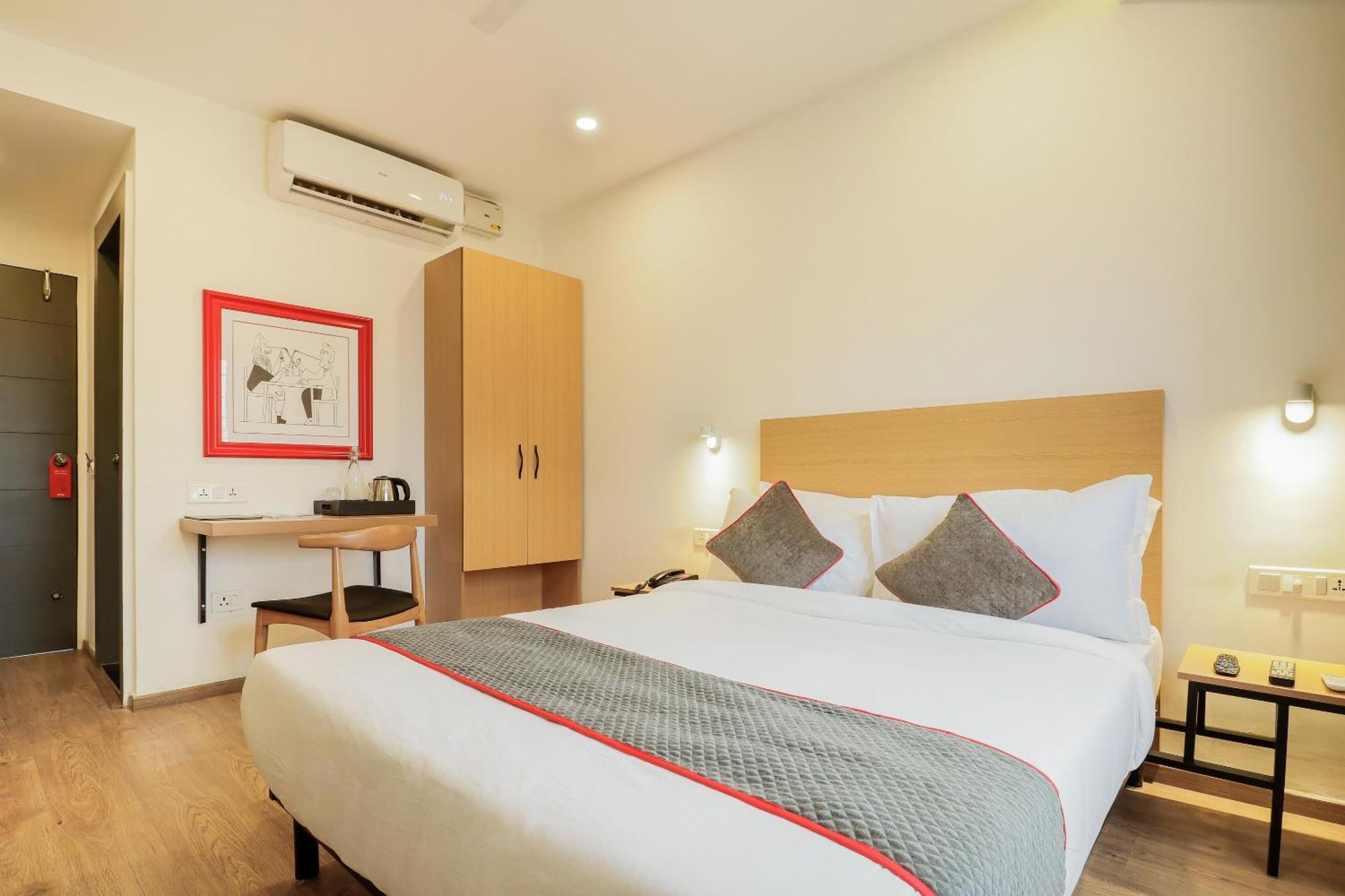 Super Townhouse The Landmark Indore Exterior photo